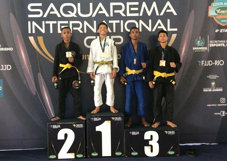 Daniel Suzano (de branco) é um dos principais nomes em ação no Circuito Mineirinho Costa do Sol de Jiu-Jitsu (Foto: Reprodução)